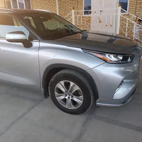 Toyota Highlander 2020
