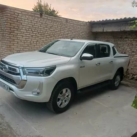 Toyota Hilux 2022