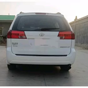 Toyota Sienna 2004
