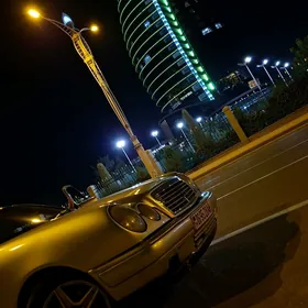 Mercedes-Benz E320 1996