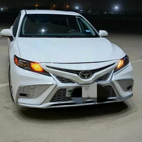 Toyota Camry 2021