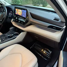 Toyota Highlander 2021