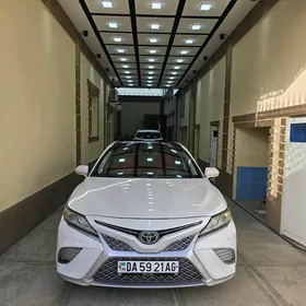 Toyota Camry 2018