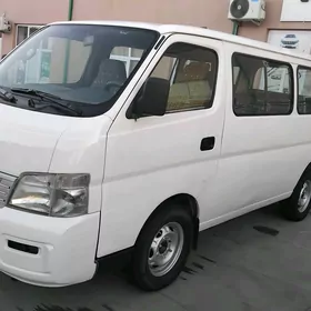 Nissan Urvan 2002