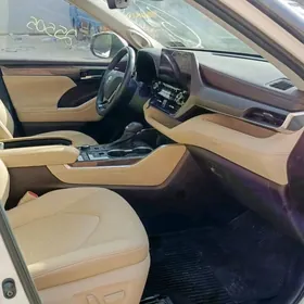 Toyota Highlander 2021