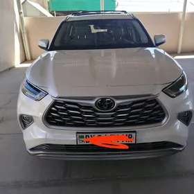 Toyota Highlander 2021