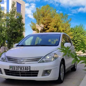 Nissan Tiida 2010