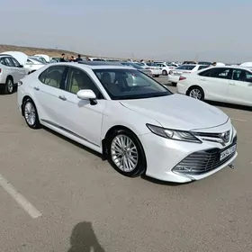 Toyota Camry 2021