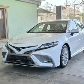 Toyota Camry 2021