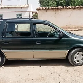 Mitsubishi Chariot 1995