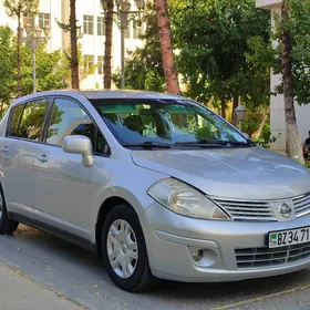 Nissan Versa 2011