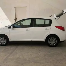 Nissan Versa 2011