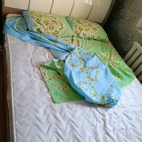 кровать двухспальная