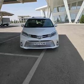 Toyota Sienna 2018