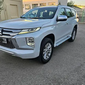 Mitsubishi Pajero 2020