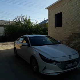 Hyundai Elantra 2022