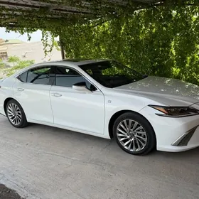 Lexus ES 350 2019