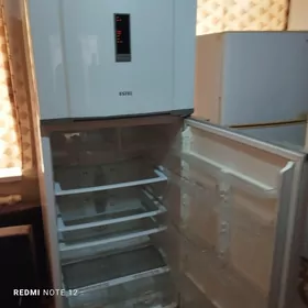 прадаеца холодильник