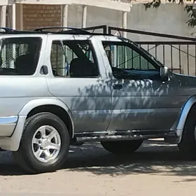 Nissan Pathfinder 1999