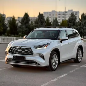 Toyota Highlander 2022