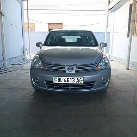 Nissan Versa 2011