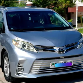 Toyota Sienna 2017