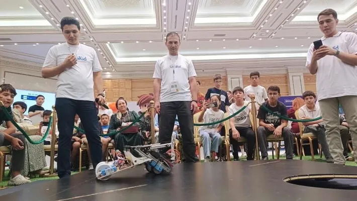 Aşgabatda "Kids EXPO" sergisiniň çäklerinde «Sumo robot» bäsleşigi geçirildi