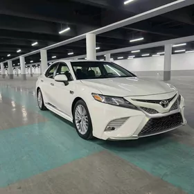 Toyota Camry 2018