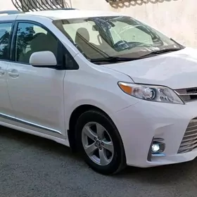 Toyota Sienna 2020