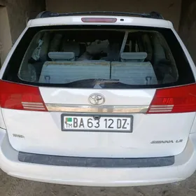 Toyota Sienna 2004