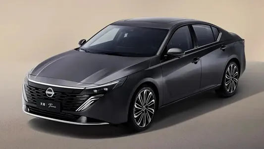 Nissan täzelenen Teana sedanynyň ilkinji suratlaryny görkezdi