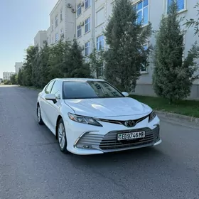 Toyota Camry 2021