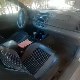 Toyota Camry 2004