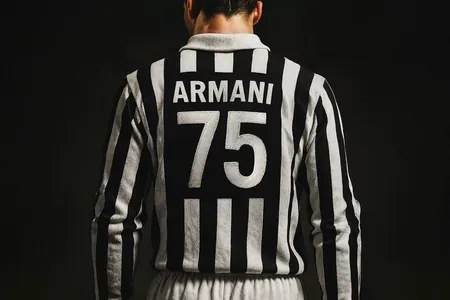 Giorgio Armani «Ýuwentusyň» oýunçylary üçin resmi eşikleri taýýarlar