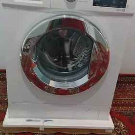 Talyp gyzlara kreýine berýän