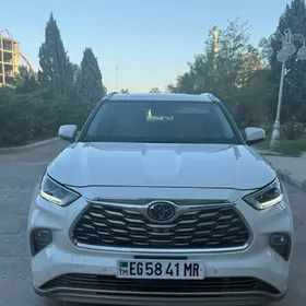 Toyota Highlander 2021
