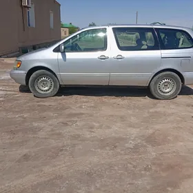 Toyota Sienna 2001