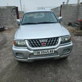 Mitsubishi Montero Sport 2000