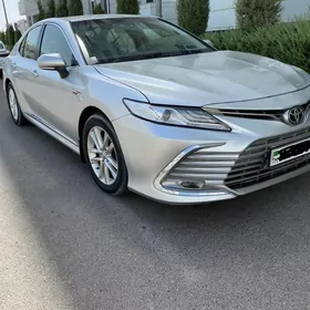 Toyota Camry 2021