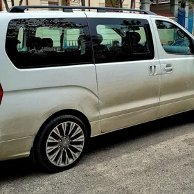 Hyundai H-1 2010