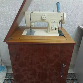 Швейная машинка "Чайка"