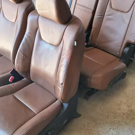 Lexus Rx350 braun salon