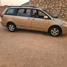 Toyota Sienna 2004