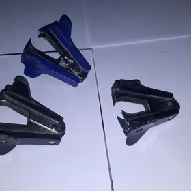 Stepler çüýüni goparýan