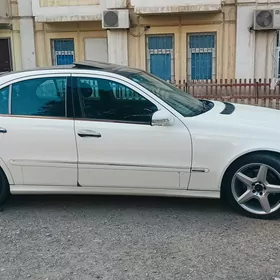 Mercedes-Benz E350 2005