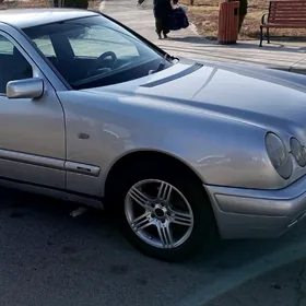 Mercedes-Benz E-Class 1995