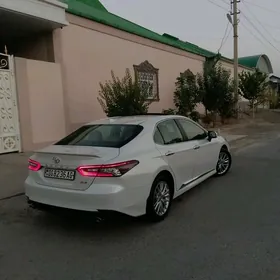 Toyota Camry 2021