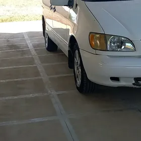Toyota Sienna 2001