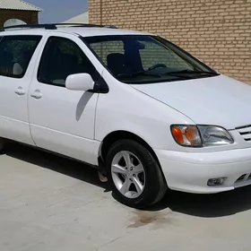 Toyota Sienna 2002