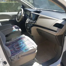 Toyota Sienna 2010